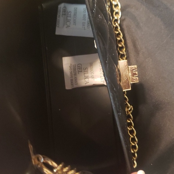 Deluxity NWT Black Quilted Jelly Handbag with Pearl Handle/Goldtone Chain - Picture 6 of 6